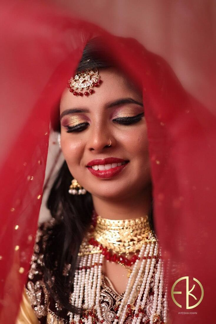 Red veil bridal look
